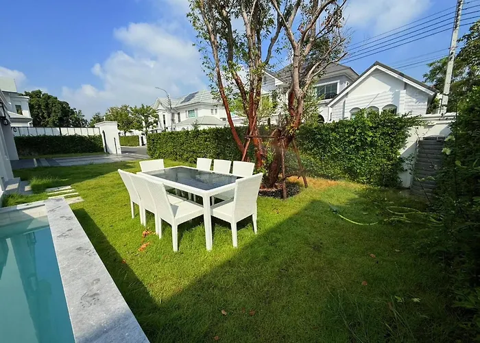 Luxury House Near Suvarnabhumi Airport